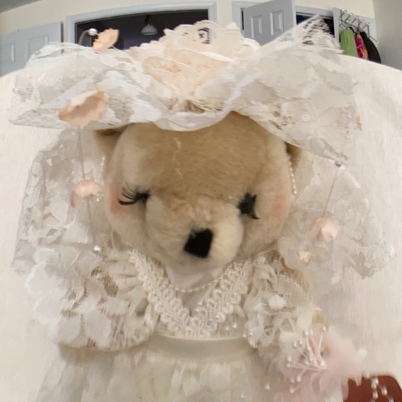 Vintage and rare Show Stopper jointed bride bear on stand - Picture 3 of 8